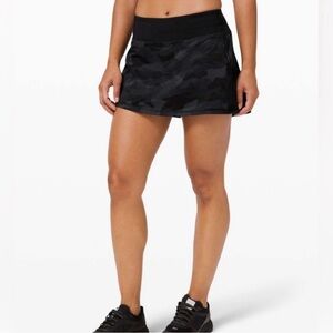 Lululemon black camo skirt size 4 tall ( worn once)